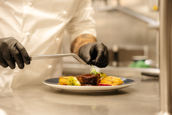 HX Hurtigruten Expeditions MS Fridtjof Nansen Lindstrøm Lifestyle 2 ©Tuan Lam Atomic Pixel.jpg